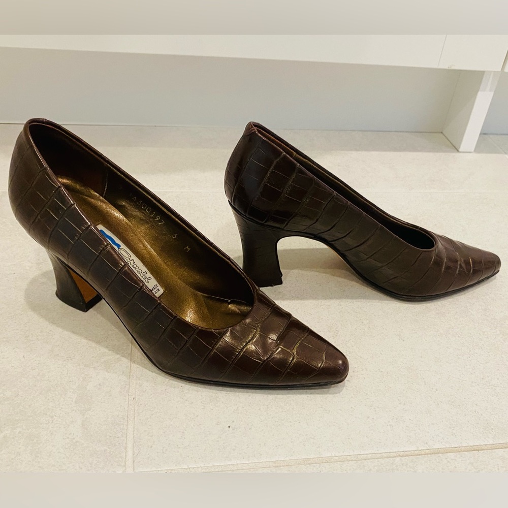 Two inch leather Arnold Churgin vintage heels 🇨🇦 Barely worn/like-new